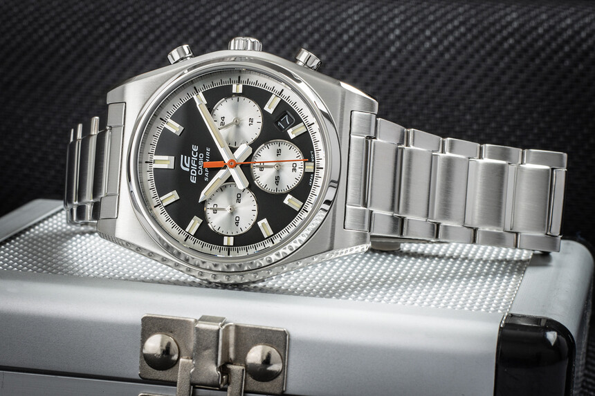 Casio Edifice EFB-730 с черен циферблат.
