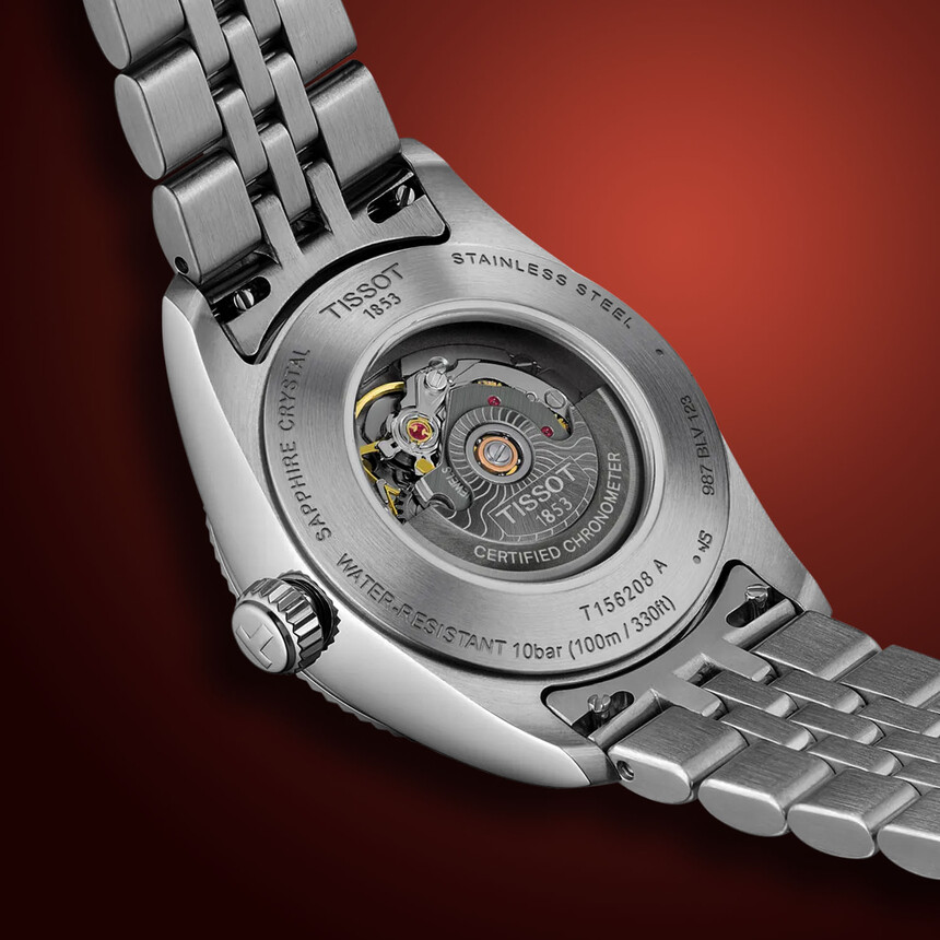 Поглед през прозрачния заден капак към Powermatic 80 COSC. Източник: www.monochrome-watches.com