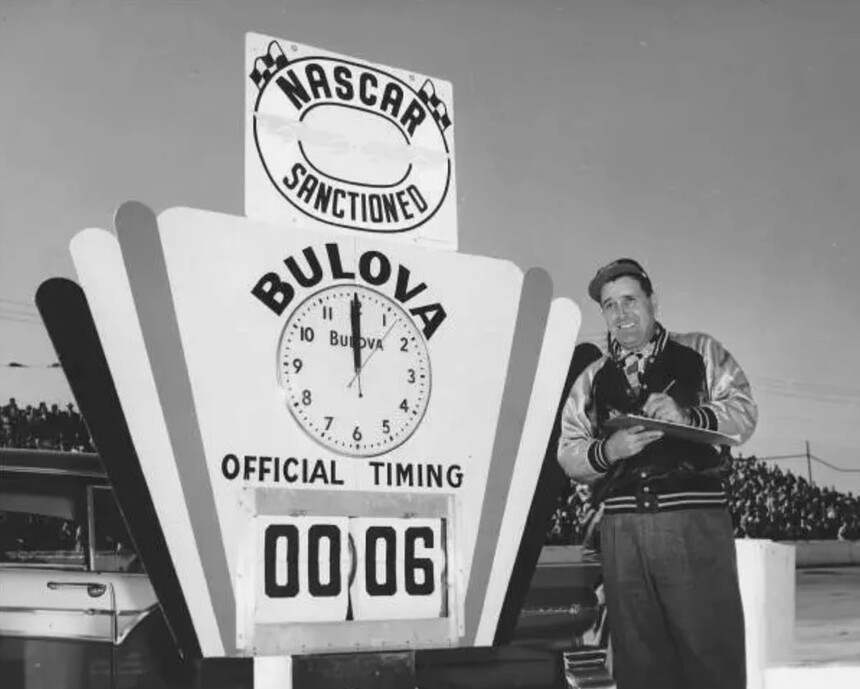 Bulova като официален хронометрист на състезанията NASCAR. Източник: www.bulova.com