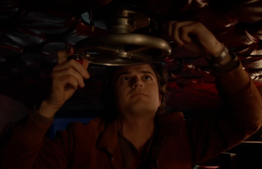 Стив вероятно носи дигитален Casio, който днес познаваме като AQ800.