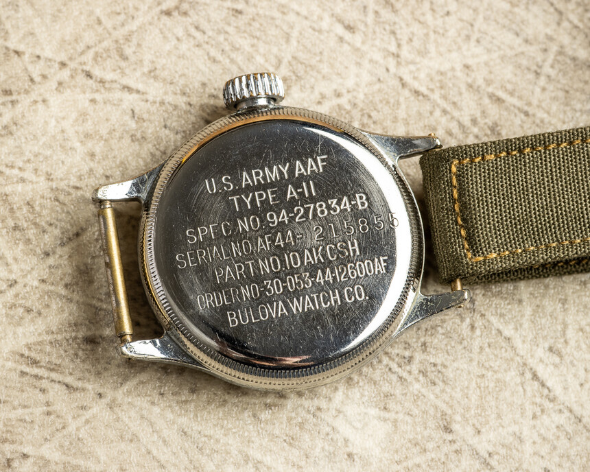 Заден капак на военните Bulova Hack.