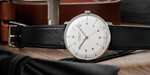 Преглед на Junghans Max Bill Automatic 27/3500.02 - Изискана скука в немски стил
