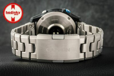 Garmin D2 Mach 1, Vented Titanium Bracelet (+ резервна каишка)