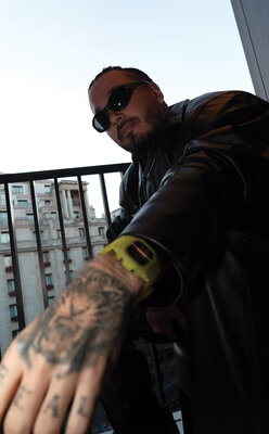 Casio G-Shock Original DWE-5600JB-1A9 J.Balvin Collaboration (+ резервна каишка и люнет))