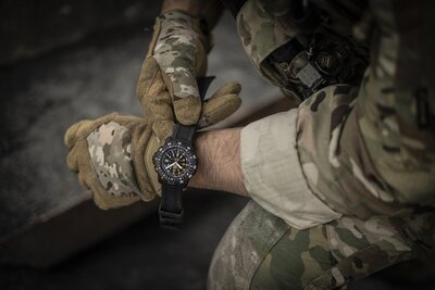 Luminox Navy Seal XL.8825.H.SET.1 (+ резервна каишка)