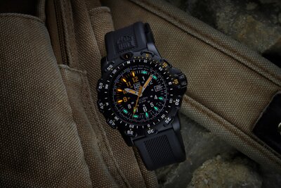 Luminox Navy Seal XL.8825.H.SET.1 (+ резервна каишка)