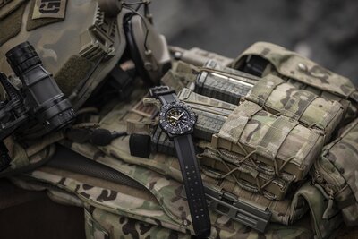 Luminox Navy Seal XL.8825.H.SET.1 (+ резервна каишка)