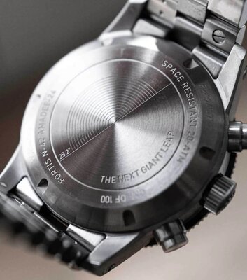 Fortis Novonaut N-42 Automatic Chronograph Amadee-24 F2040016 Limited Edition 100pcs (+ резервна каишка)