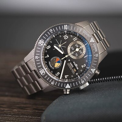 Fortis Novonaut N-42 Automatic Chronograph Amadee-24 F2040016 Limited Edition 100pcs (+ резервна каишка)