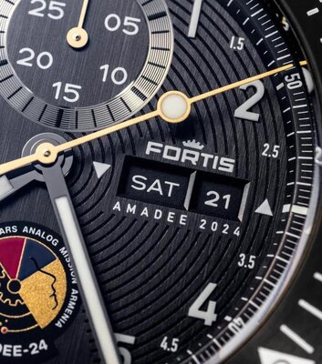 Fortis Novonaut N-42 Automatic Chronograph Amadee-24 F2040016 Limited Edition 100pcs (+ резервна каишка)