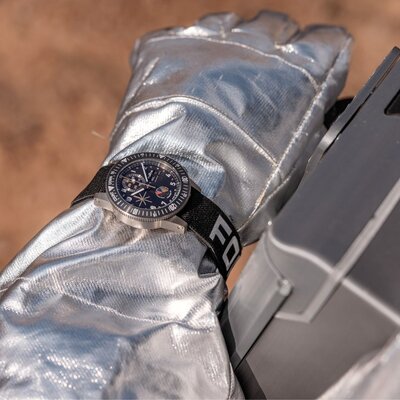Fortis Novonaut N-42 Automatic Chronograph Amadee-24 F2040016 Limited Edition 100pcs (+ резервна каишка)