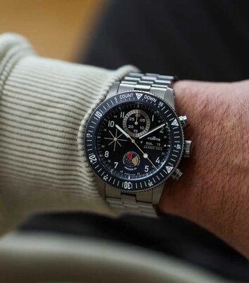 Fortis Novonaut N-42 Automatic Chronograph Amadee-24 F2040016 Limited Edition 100pcs (+ резервна каишка)