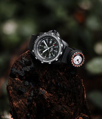 Luminox Land Recon Nav Spec XL.8837.SET (+ резервна каишка)