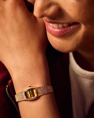 Bulova Classic Goddess of Time Quartz 97L185