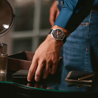 Bulova Curv Quartz 96K117 (+ резервна каишка)